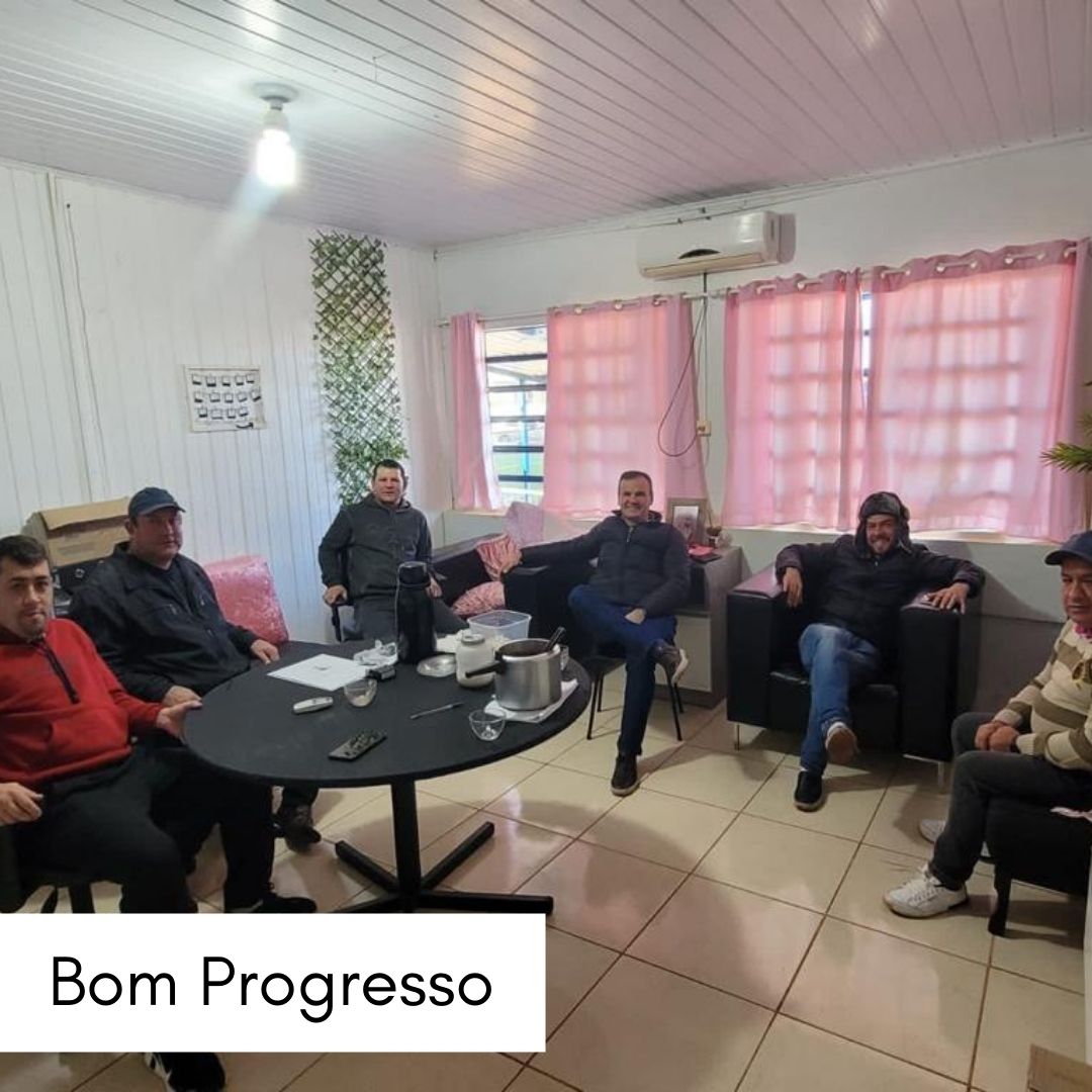 JoseScorsatto's tweet photo. Agendas da última semana pelas regiões de São Martinho, Bom Progresso e Três Passos. Importantes discussões e encontros que fortalecem diálogos e iniciativas. Que possamos seguir trabalhando, construindo e realizando cada vez mais pelo nosso RS. #novasatitudes #novasideias https://t.co/WJeC1mW6Af