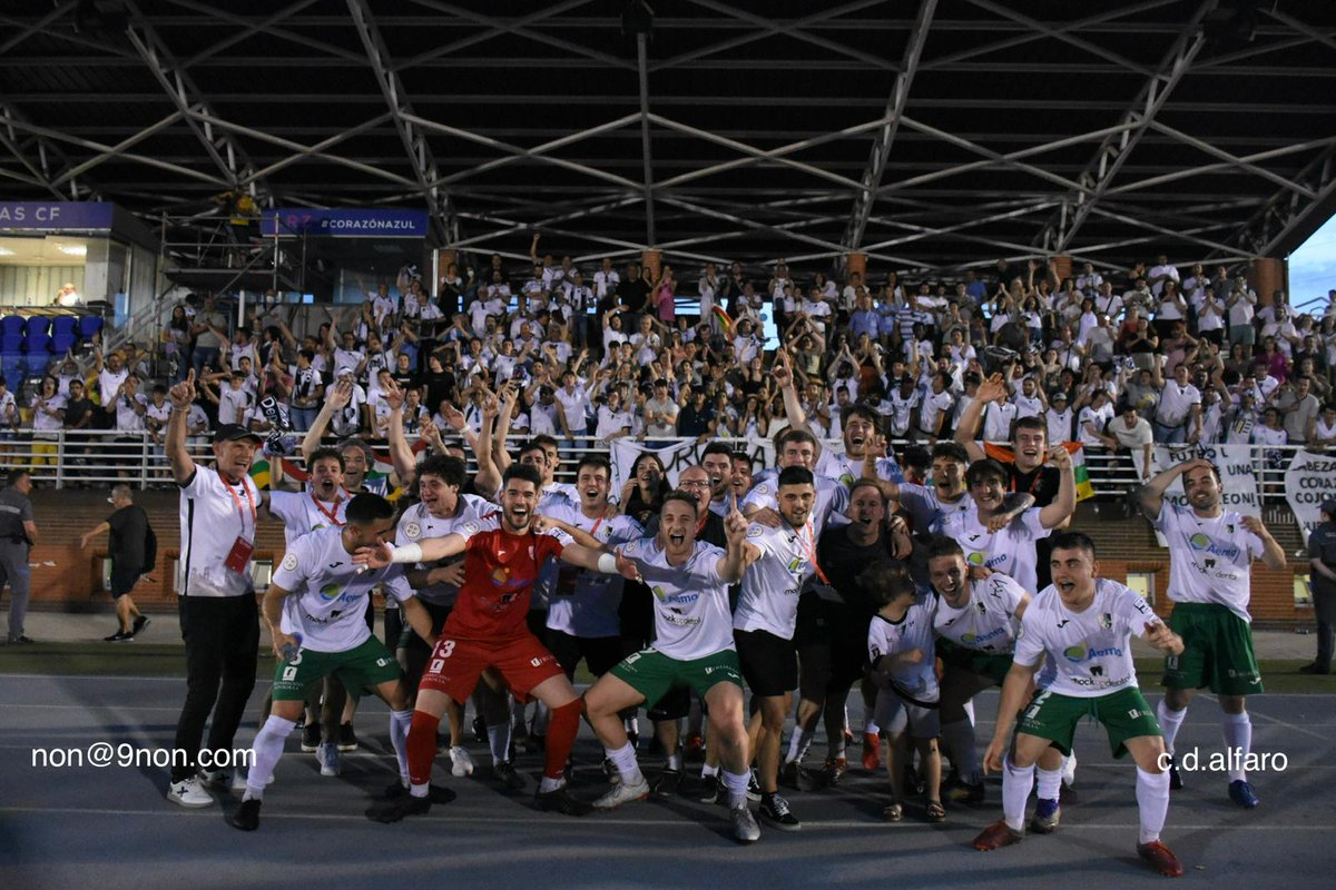 Y se cumplió el sueño!
Alfaro es de 2° RFEF. Esta BANDA, que se ha convertido en una FAMILIA, ha conseguido devolver a este club y a esta afición donde como mínimo se merece.