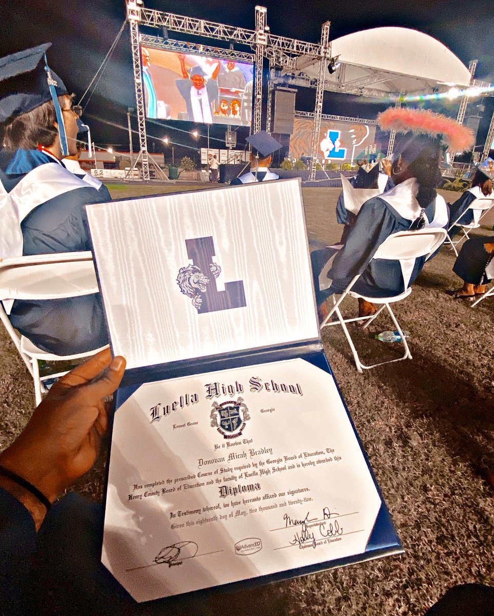 Graduated🫡!! Next Up… fall camp at Redlands, and it’s personal..time to work🤝🏽