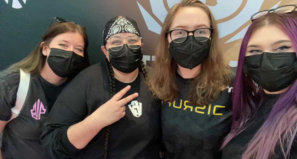 LFry__'s tweet photo. Events like this always remind me how much I love this game and community. From old teammates to recent teammates, old friends and new friends, thanks to everyone who made it amazing. It was great getting to meet my siege family❤️ https://t.co/o1flDObNmT
