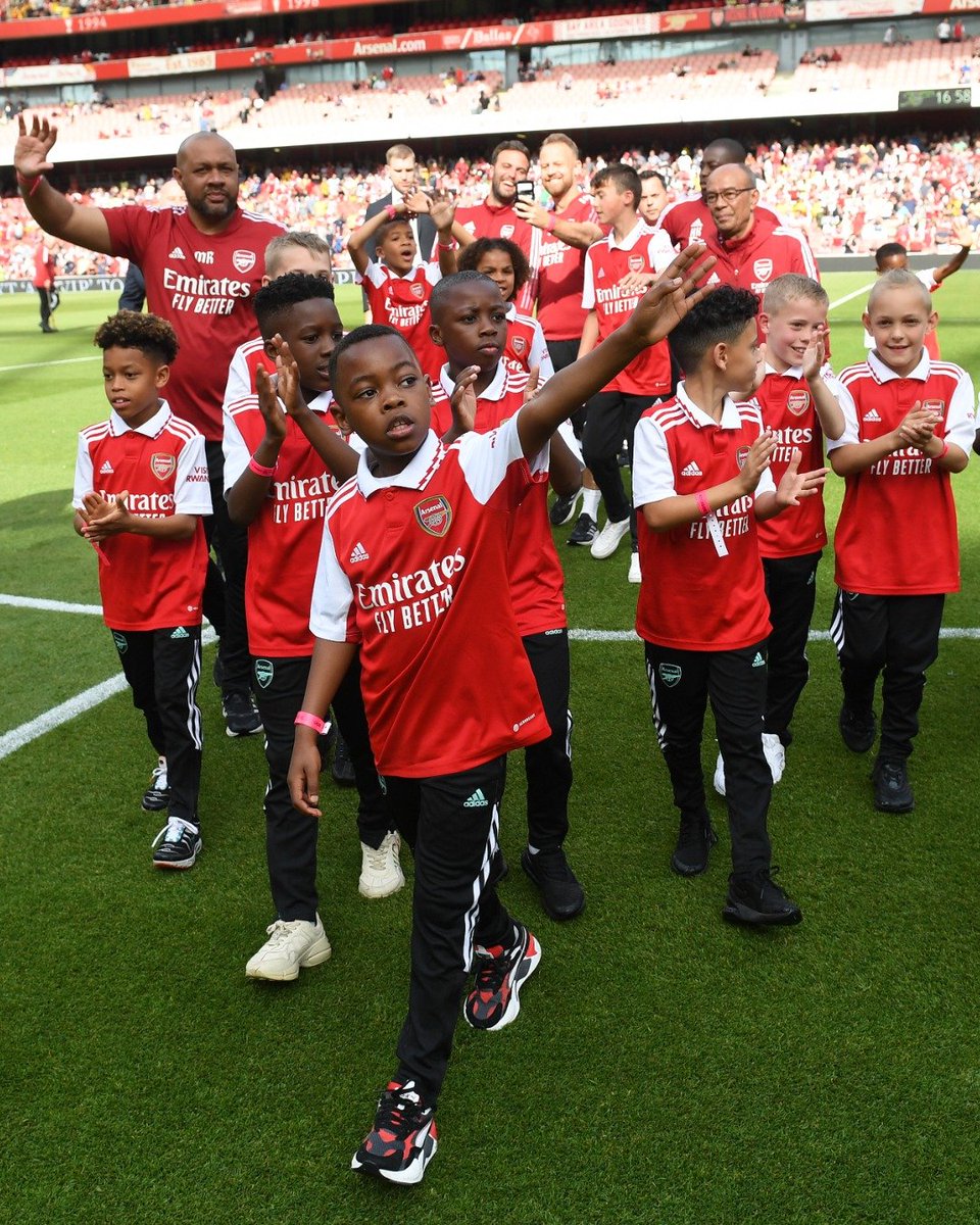 ArsenalAcademy's tweet photo. Introducing our under-8s 👋

Representing Hale End at Emirates Stadium ❤️ https://t.co/BySiUTy56l