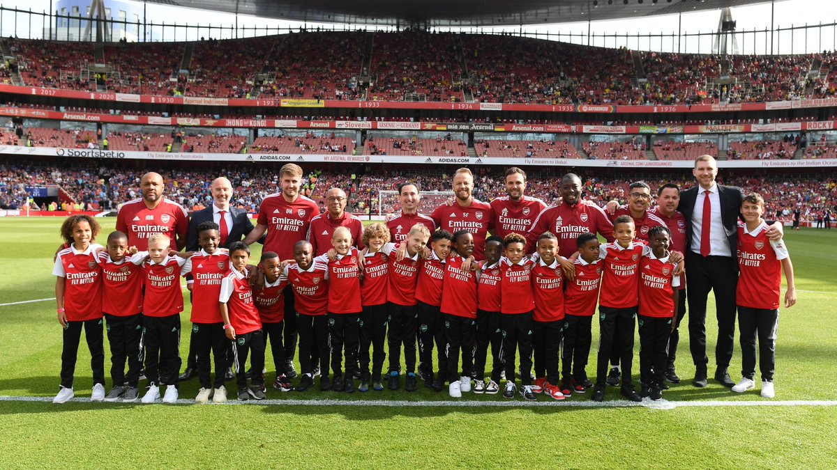 ArsenalAcademy's tweet photo. Introducing our under-8s 👋

Representing Hale End at Emirates Stadium ❤️ https://t.co/BySiUTy56l