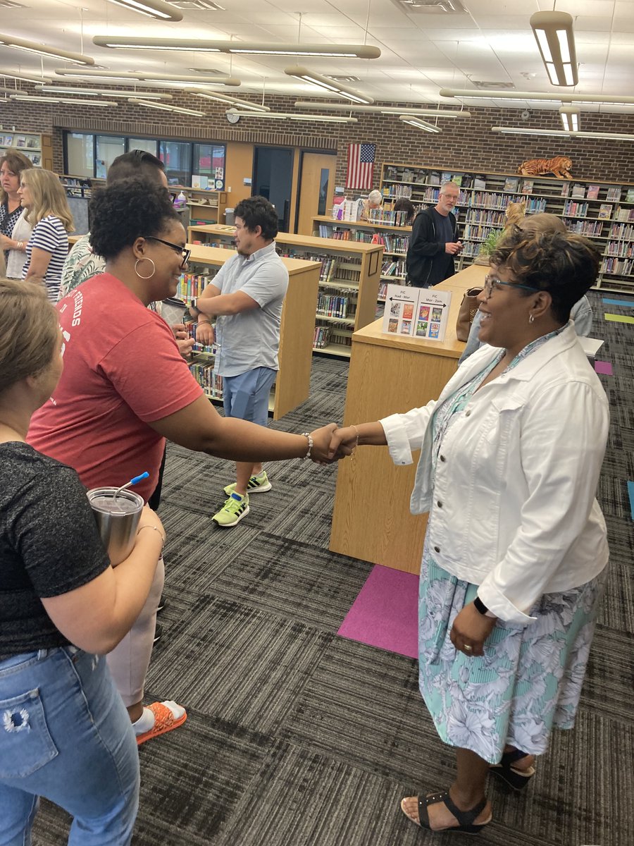LSR7's tweet photo. We're so excited to announce two new elementary principals at LSR7.

First up: Ms. Leslie Mott, who will begin as Pleasant Lea Elementary's new principal starting in July!

We loved getting to welcome her back to the district last week! https://t.co/lCnHx1FEBe