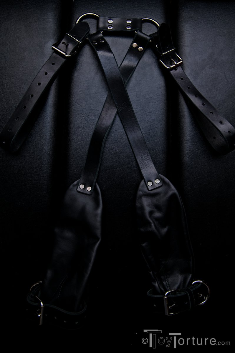 test Twitter Media - Just in time for the warm season my new @MrSLeather Cross Body Bondage Harness arrived. Strict bondage meets airy design - perfect for all those summer outings from Pride parades over Folsom Europe to outdoor crusing 😈 https://t.co/HAHhli8ZPf