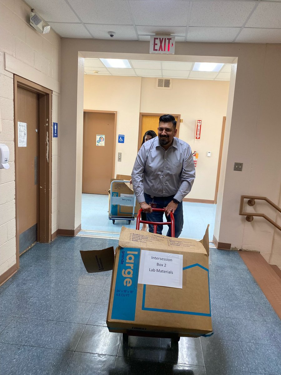 ScienceJessicaF's tweet photo. Shout out to @JRod_EISD for helping us with our science intercession materials! 💪 We appreciate you! https://t.co/m2EWxyjXrq