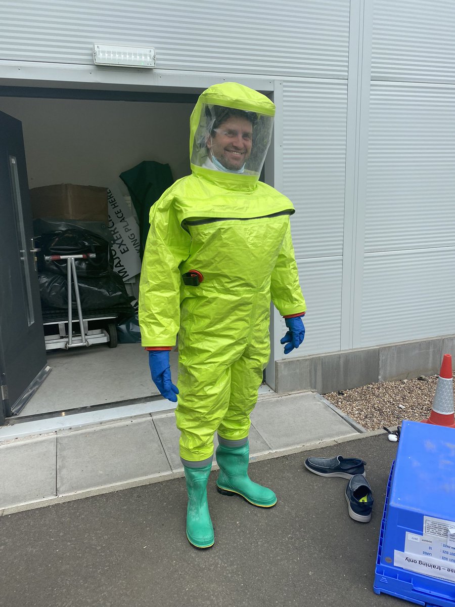 More staff training today with a slightly different approach with the staff.
by implementing the JDM from Jesip and sharing information from the who acedamy in our major incident and CBRN training.

Also having a chuckle!