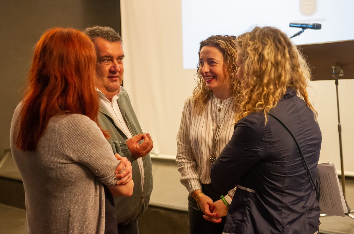 MaiderLainez's tweet photo. ¡Muchas gracias @Educo_ONG, @GuiomarTodo y Elisenda por acompañarnos en esta jornada y en el proceso de desarrollo de nuestro plan local por el buen trato a la infancia, junto a la asociación Hezi Zerb Gizekimenak!
#ProgramaTrenzas https://t.co/YY8FprJLyz