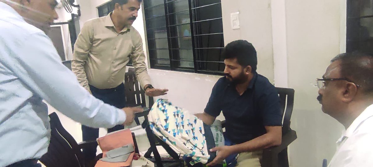 mepratap's tweet photo. Just had a meeting with cotton bag makers #EarthSave n requested them to set up the manufacturing unit in Mysuru. https://t.co/9eiDrOERrk