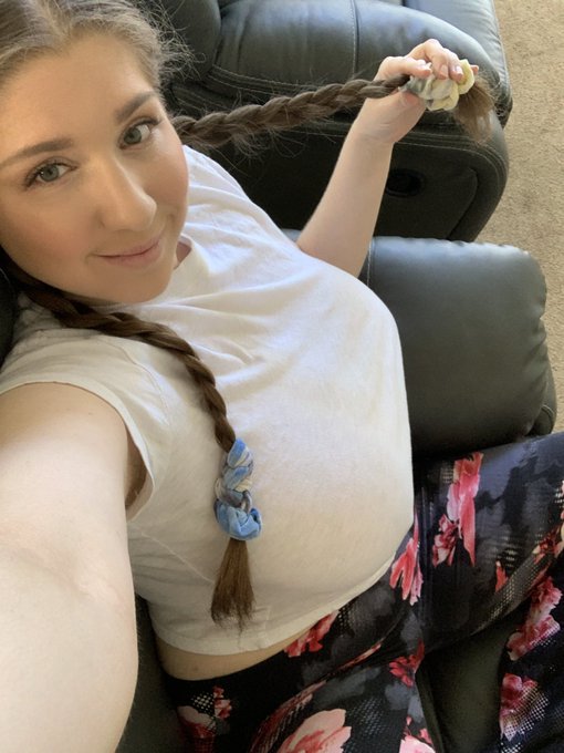 Happy Monday!  250 RTs and I'll post the topless version of these photos. https://t.co/axm0ckuzpm<a href="/tag/rt"class="tags"><span>#rt</span></a>