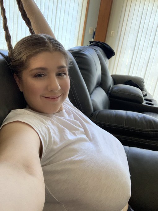 Happy Monday!  250 RTs and I'll post the topless version of these photos. https://t.co/axm0ckuzpm<a href="/tag/rt"class="tags"><span>#rt</span></a>