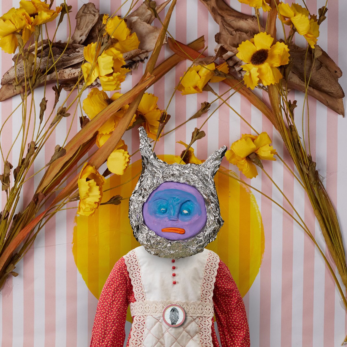 GIVEAWAY! This is Phyllis, and she’s looking to branch out and make new friends. Could it be you? To bring Phyllis home, all you have to do is:
1. Follow <a href="/AvgCreatures/">Average Creatures 🧛🏻‍♂️🤖👻👽💀👨‍🚀🧟‍♂️👾</a> 
2. Tag 2 friends in this post
3. Retweet this post
Winner will be picked on 5/24 at 3pm EST!