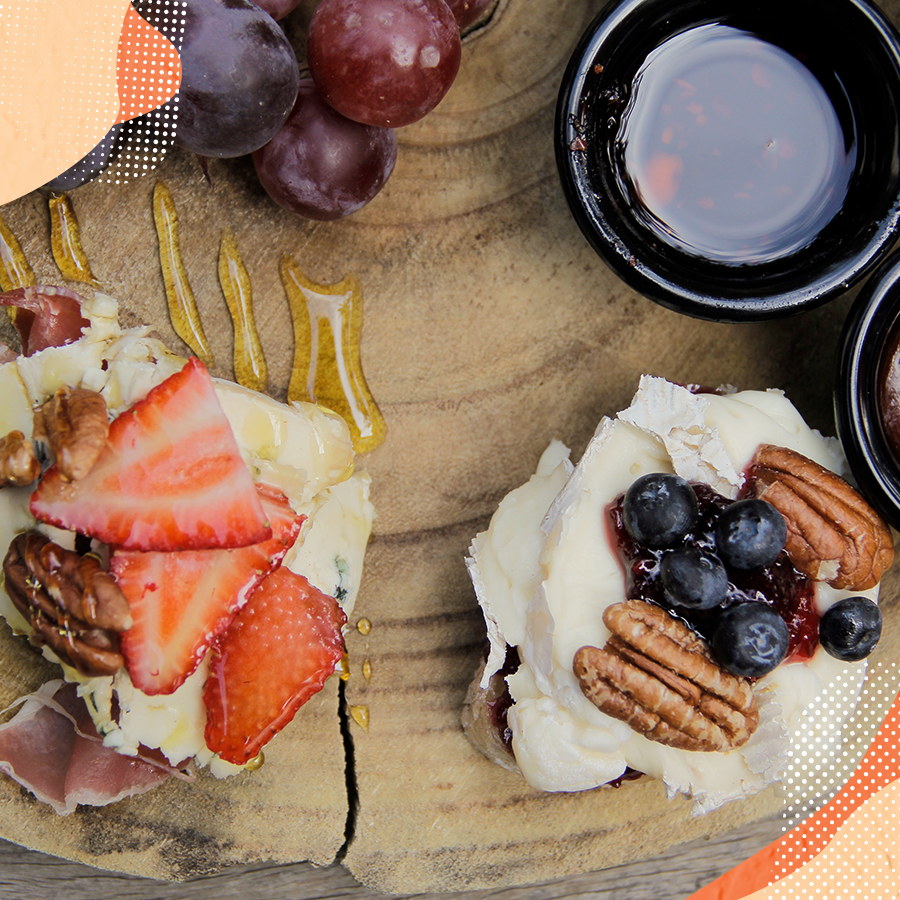 mercadoromaMX's tweet photo. Este lunes lo queremos iniciar comiendo unas tapas dulces y saladas de #Baguettapas, perfectas para chillear un rato.🥖
#mercadoroma #baguettes #tapas #comidainternacional #pan #queso #vino #tapasdulces #tapassaladas #mercadogourmet #mercadogastronómico #foodmarket #gastronomía https://t.co/lmoorzDmkW