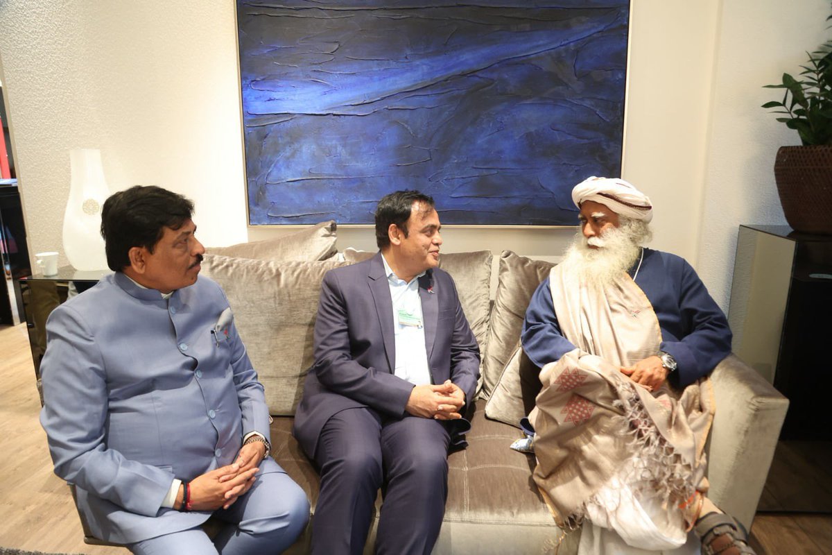 NiraniMurugesh's tweet photo. I have been following Sadhguru’s Save Soil initiative since it started and it was very enlightening to speak to him and understand more about this when he visited the Karnataka Pavilion at the World Economic Forum, Davos. https://t.co/rgPXBa7YJc