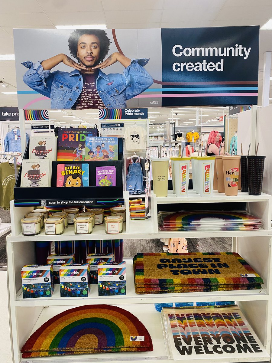 GraceAtTarget's tweet image. Happy Pride from 623 🌈 ✨ @_TheNickOwens @JenPeters77 @ToledoTarget @MelbaBaldesari @KyHolston @aleahmarie19 @settoselltarget