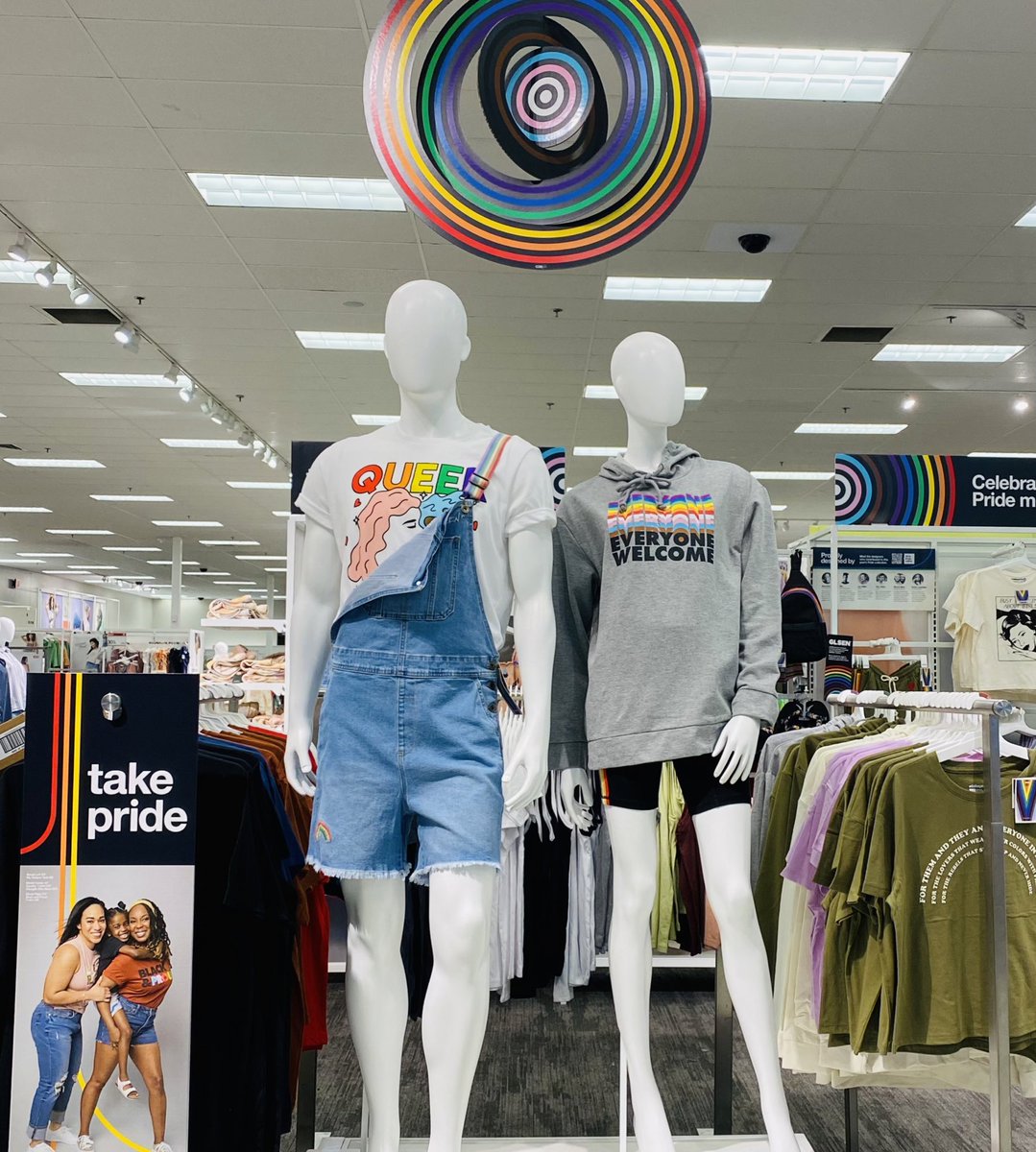 GraceAtTarget's tweet image. Happy Pride from 623 🌈 ✨ @_TheNickOwens @JenPeters77 @ToledoTarget @MelbaBaldesari @KyHolston @aleahmarie19 @settoselltarget