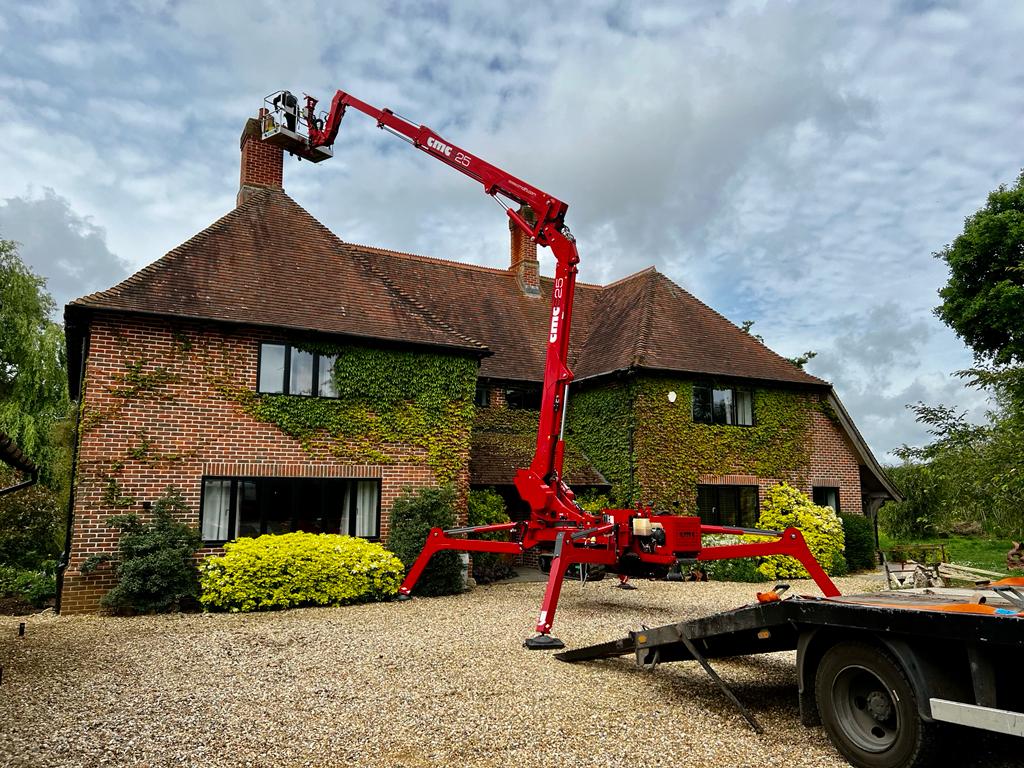 cmcliftuk's tweet photo. https://t.co/kchOO7TnYK #mewp #workingatheights #trackedvehicle #spiderlift #accessplatform #safety #treesurgeryuk #arborist #utilities #facilitymanagement #cleaning #chimney #lighting #building #trackedplatform #telecommunications #maintenance #roofing https://t.co/hO1zS6rEER