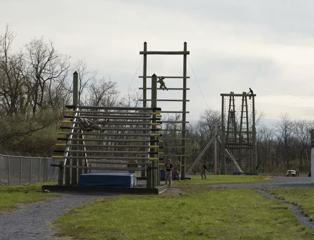 MIArmyGuard's tweet photo. You can overcome any obstacle with the right tools. Let the Michigan Army National Guard give you those tools.
.
.
#obstaclecourse #righttools #toolsforsuccess #miarmyguard #MIARNG #goguard #michigannationalguard #nationalguard #armyguard #guardstrong #like #follow #share https://t.co/ltXWsJyR6L