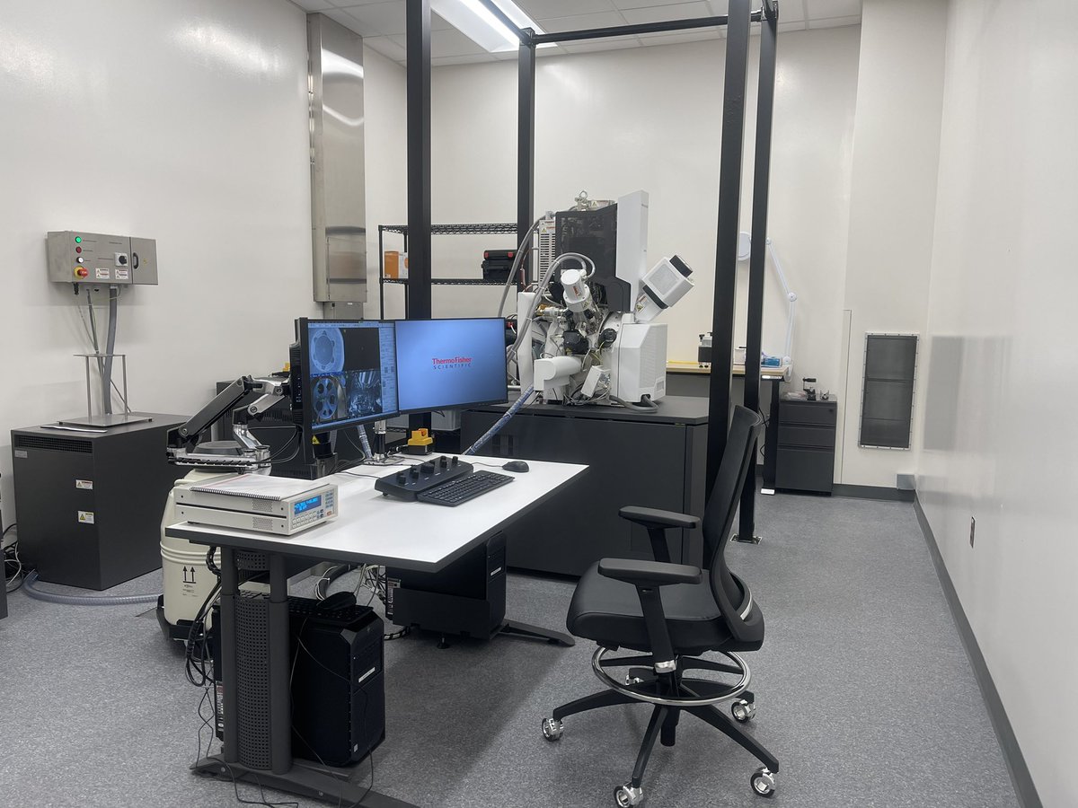 MizzouEMC's tweet photo. Two new tools are complete and ready to add to our Cryo-EM workflow! ThermoFisher Aquilos 2 Cryo FIB ✅ Leica Thunder Cryo CLEM ✅ https://t.co/cSvtKMO3Jo
