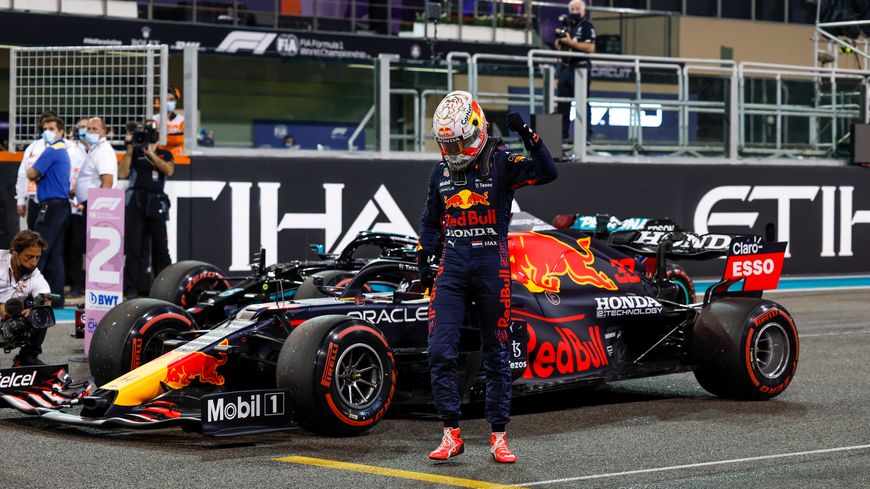 daviniki's tweet photo. Incroyable ce jeune champion de F1 de 24 ans Max Verstappen très jolie voiture f1 joli design et respect pour ce pilote 👍🌹✌️😉 #SpanishGP #F12022 #RedBull #MaxVerstappen #Honda https://t.co/1p0KFa7V4E