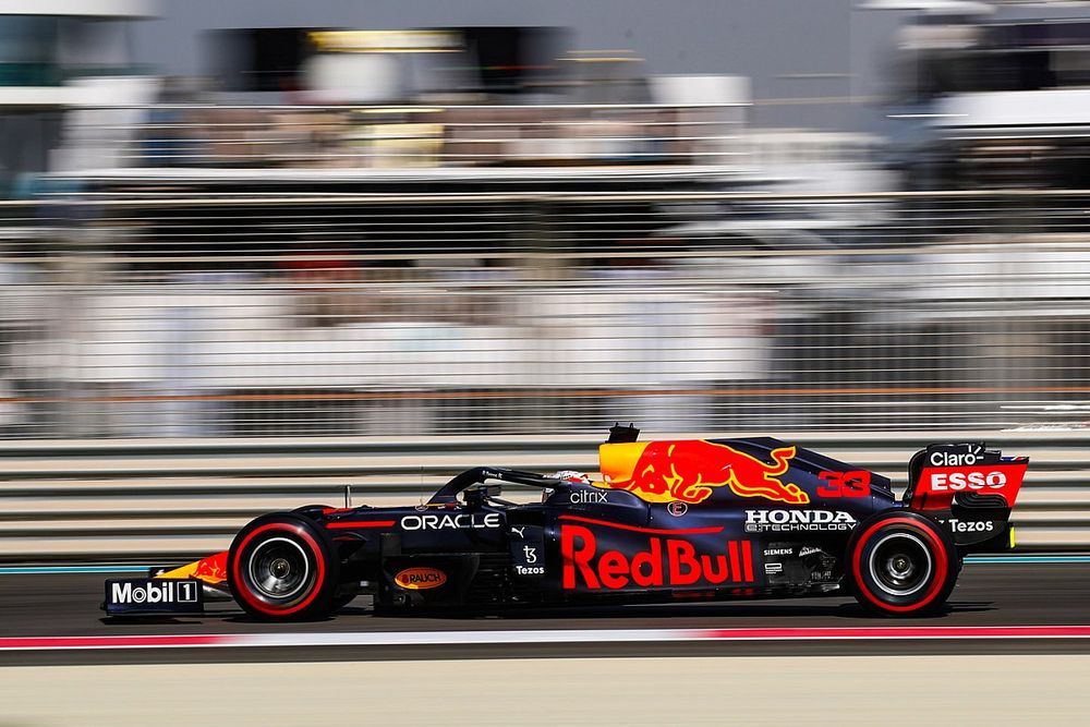 daviniki's tweet photo. Incroyable ce jeune champion de F1 de 24 ans Max Verstappen très jolie voiture f1 joli design et respect pour ce pilote 👍🌹✌️😉 #SpanishGP #F12022 #RedBull #MaxVerstappen #Honda https://t.co/1p0KFa7V4E