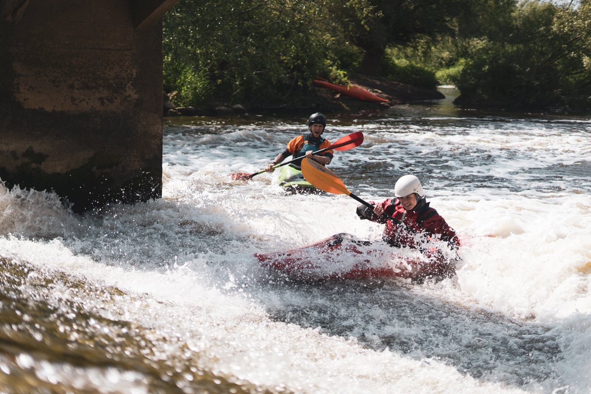 malcolOP's tweet photo. Mr. Watts and a team of our top paddlers surfing the wave at Nafford Weir in the sun.

Many more days of whitewater kayaking to come in the summer term!

#whitewater #kayaking #malcolop 
@malverncollege https://t.co/ssFsZvAIwq