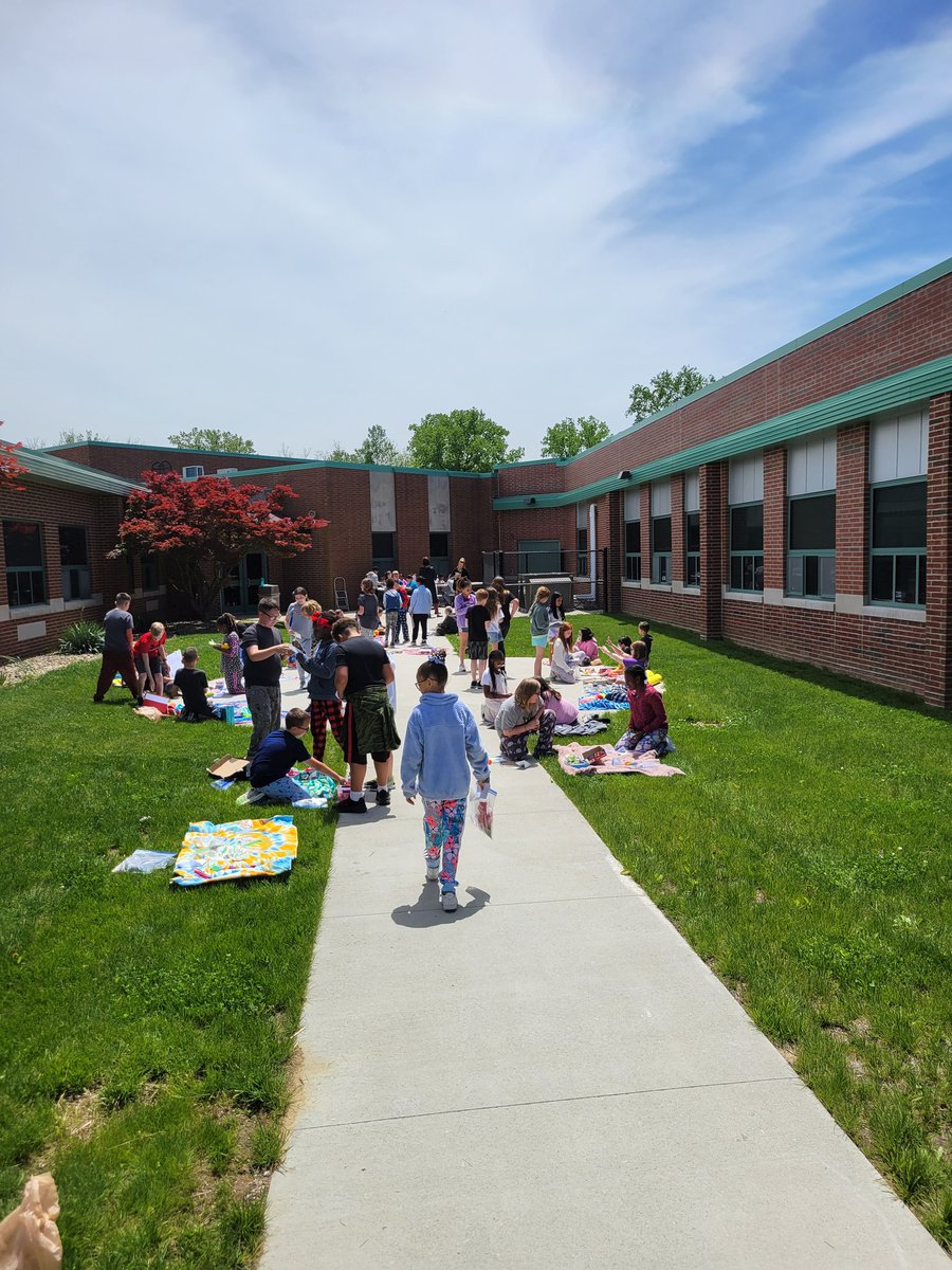 Economic standards brought to life in the month of May. Students earned money, paid bills and earned bonuses. Final activity was a flea market. Students bought and sold items with money earned this month. #AvonisALLin <a href="/MelissaMcColl16/">Melissa McCollum</a> <a href="/NikkiHarrisonME/">Nikki Harrison</a>