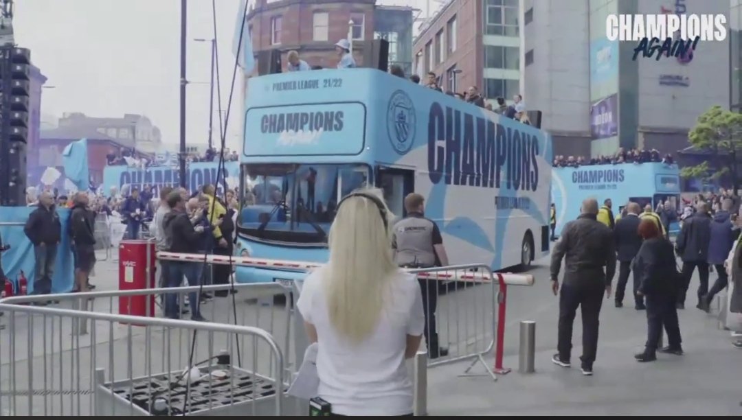 achilleshector's tweet photo. City's title parade 😂😂😂😂😂😭😭😭 #LFC https://t.co/3Hv2iXztSy