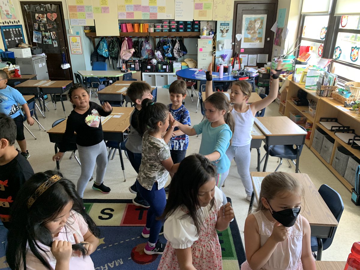 DLevitt11's tweet photo. D is for Dance Day! We definitely enjoyed some dancing today! #ABCCountdown2022 @24Kath @CZawatson #proudtoBeLB https://t.co/kgCpqkRJ9E
