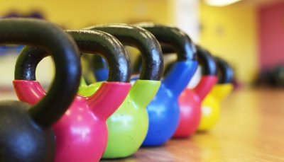 ampdstrong's tweet photo. Wake up. Swing. Repeat!
It's a fresh week, grab some kettlebells and let's GO!
#AMPDStong #kettlebellampd #mondaymotivation #kettlebellworkout #groupexercise #groupfitness https://t.co/0dUchfmaoE