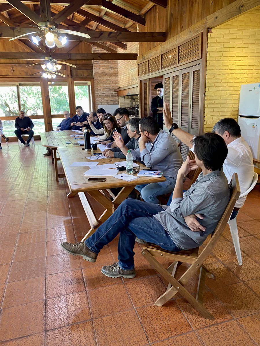 PlenaMunicipios's tweet photo. Estamos sesionando en Estancia La Rinconada en el Municipio de Piedras Coloradas. Nos acompañan alcaldes y alcaldesas de la región #PlenariodeMunicipios #Municipios #Descentralizacion #Paysandu #PiedrasColoradas #MesaEjecutiva https://t.co/xMjnEJoUjW