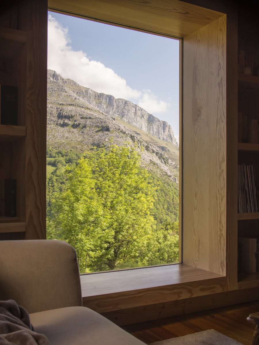 GarmendiaKarlos's tweet photo. Se tenía que hacer y se ha hecho una ventana #lodemirar https://t.co/I6brmuu2w3