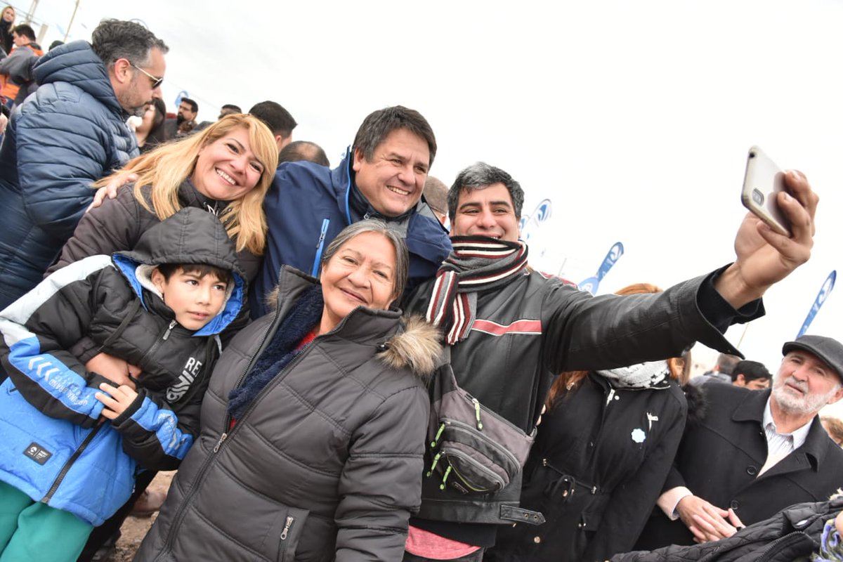 MarianoGaidoOk's tweet photo. #PalabraCumplida 5️⃣6️⃣7️⃣ lotes más•📍Distrito 7
Junto a @OmarGutierrezOk y @marcoskoopm me siento feliz de poder llevar adelante esta política que llega para dar respuestas a demandas históricas. #NeuquénCapital tiene un nuevo barrio, nuevos hogares.
#PlanCapital #Imuh https://t.co/0jZcKwcixC