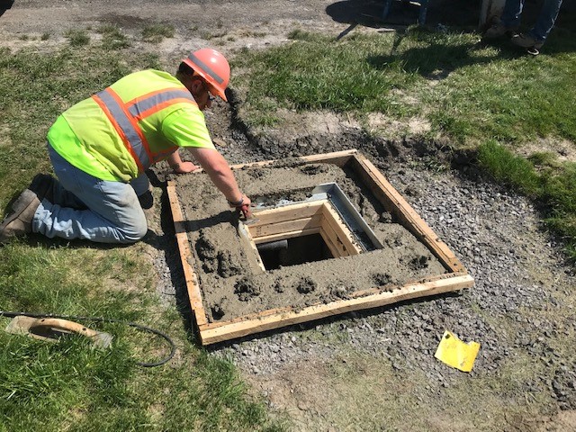 NYSDOTBuffalo's tweet photo. Repairing a drainage inlet on Route 62 in the town of Wheatfield in Niagara County https://t.co/EknmiySVKd
