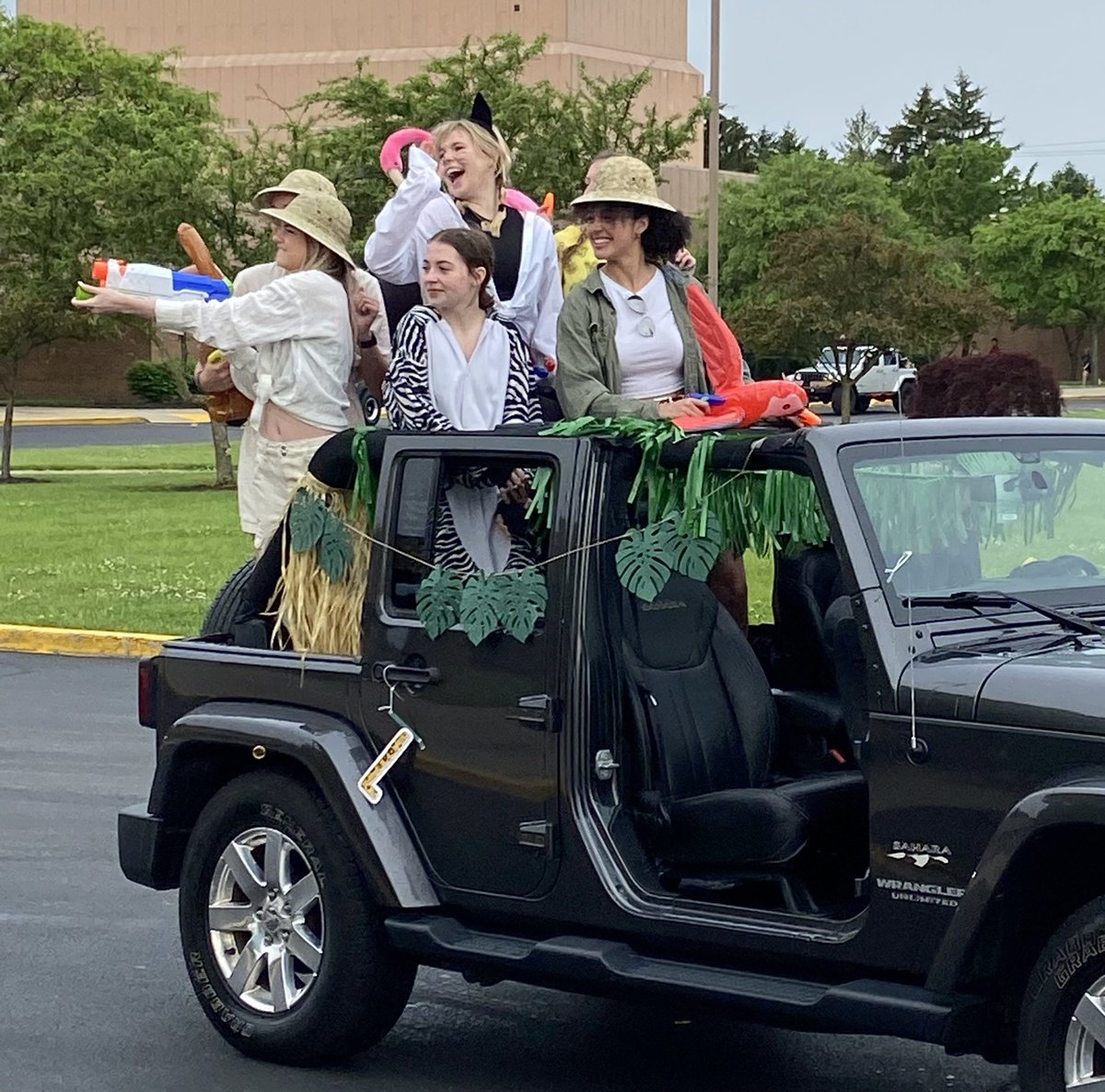 DublinCoffmanHS's tweet photo. What a great day! @rockscouncil #classof2022 #seniorparade https://t.co/cBAVv1VCyQ