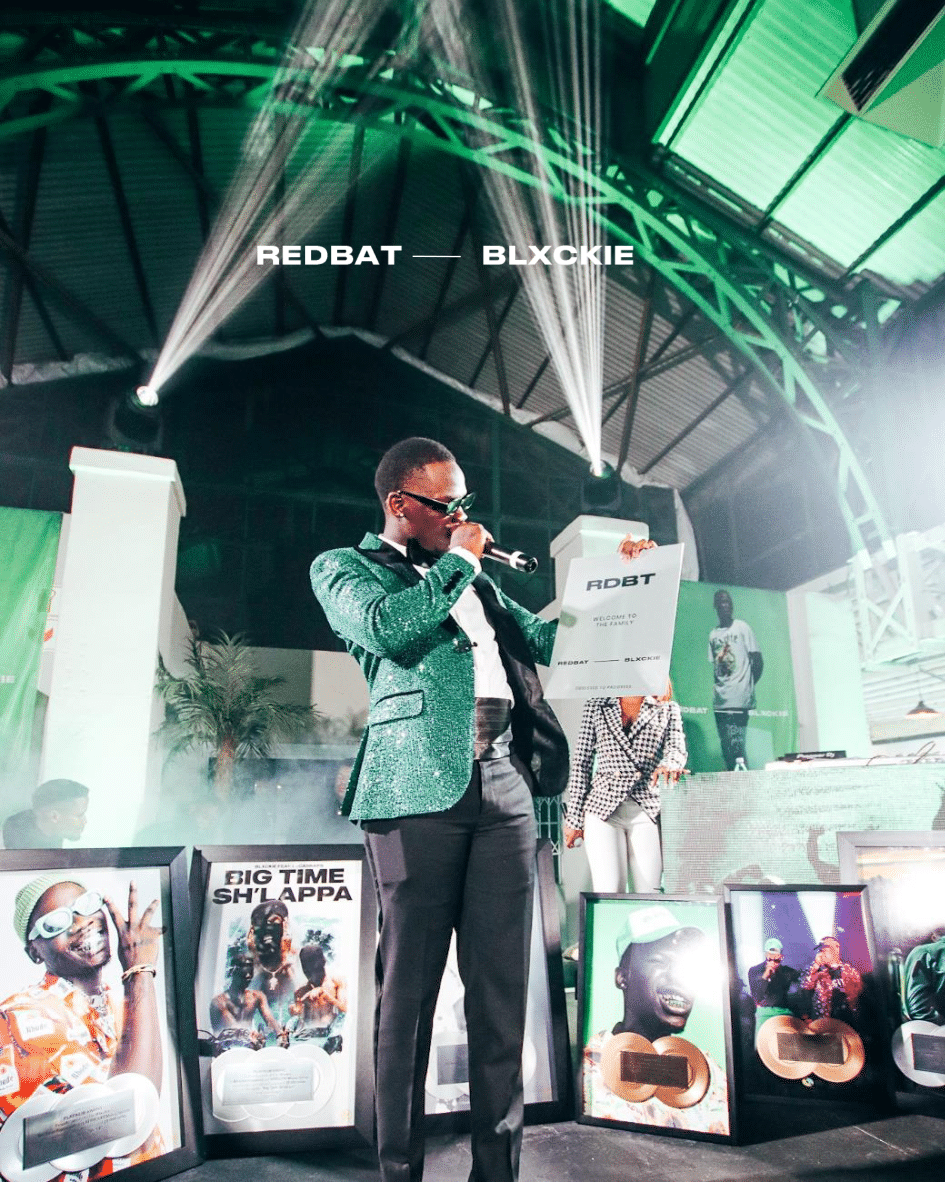 sportsceneSA's tweet photo. 27.05 ๐ค๐ @blxckie___ x #Redbat releasing in celebration of the anniversary of his debut album, #B4NOW. Checkout what went down at the exclusive media event this past weekend.
#khuphuka #RedbatxBlxckie https://t.co/4aGrbdPgZe