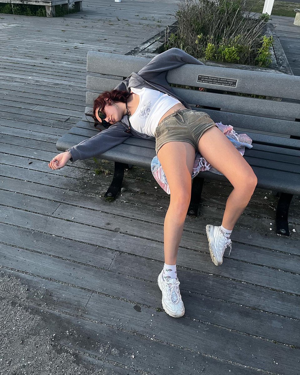 Shaynabalayna's tweet photo. my friend and i thought it would b funny to do a dead body photo shoot on the beach lol https://t.co/0FAEaQoLAi