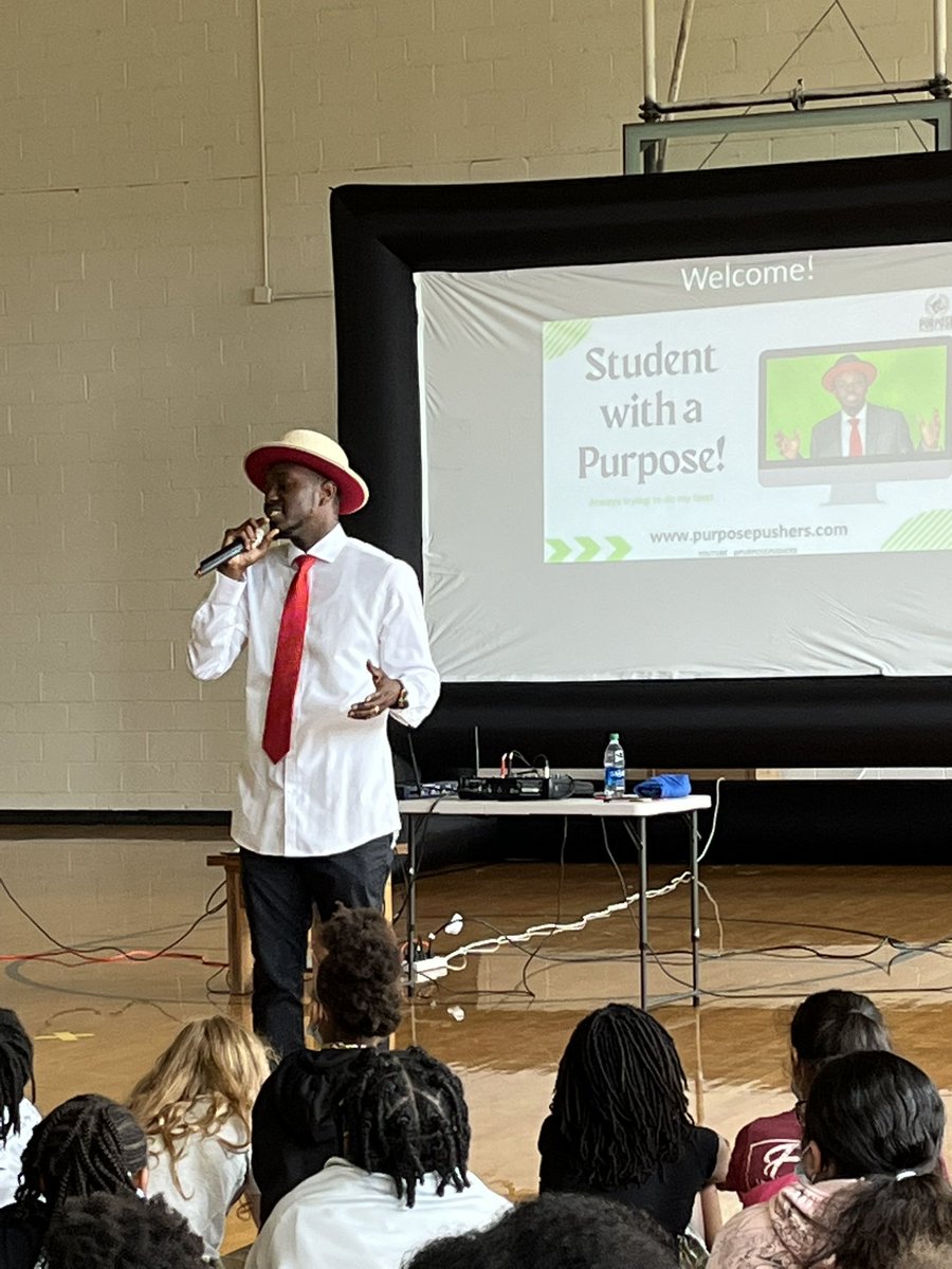 MsDiazReads's tweet photo. “You were born brilliant!” How will you show your brilliance, @GWCarver_CPS ? @cpschoolsva https://t.co/nO1rN1Xqxs