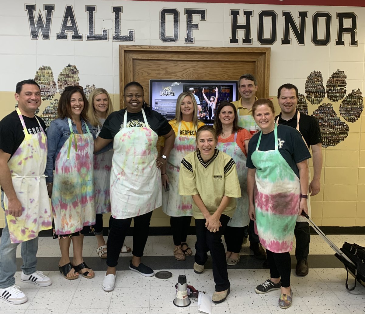 ExperienceOFHS's tweet photo. Bengals, I have bad news for you: Mrs. Sasek is retiring! We are so happy for Mrs. Sasek and can only imagine she will be spending her time on her beloved #ecologicalprojects! Tell us your favorite #MrsSasek memory! #TheBengalWay #Retirement #sosad https://t.co/FsQaTqFqla