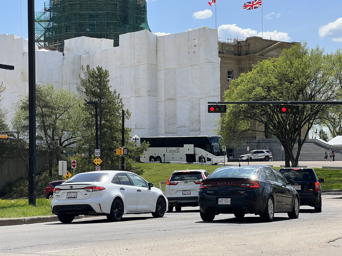 Trevor2956's tweet photo. @_jack_farrell Yeah roads are blocked by police and it seems like “someone” is visiting the legislature building https://t.co/EqbU5LDt4b