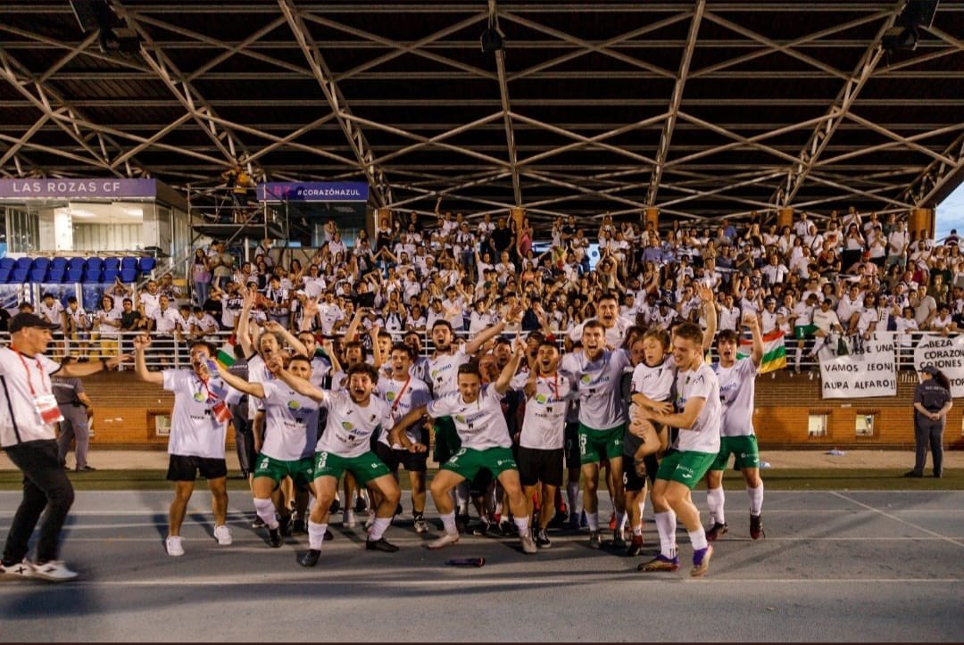 DiegoL_8's tweet photo. ¡Objetivo conseguido! 
Desde aquí dar las gracias a toda la gente que ha sumado su granito de arena para conseguir el ascenso! 
Orgulloso de pertenecer a este equipazo!!
¡Aúpa @CDAlfaro ! ⚪️⚫️ https://t.co/WsufjCS3zy