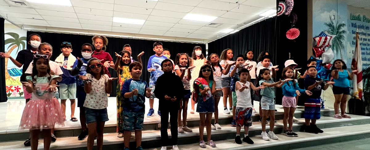 LainyTorresMSEd's tweet photo. Our very popular highly anticipated Dual Language showcase is back - LIVE!! It is such a special and fun way to showcase our learned languages on stage. This @FreedomShoresES tradition was 🔥🎤🦅Here are just a few pics! #bilingual #bicultural #DualLanguagePBC https://t.co/VjedGiUqvr