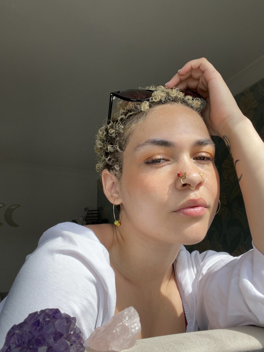 ExShomari's tweet photo. My new flex is only wearing jewellery that I made myself ⭐️ https://t.co/qQnMsXE4e7