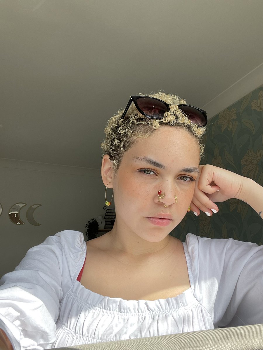 ExShomari's tweet photo. My new flex is only wearing jewellery that I made myself ⭐️ https://t.co/qQnMsXE4e7