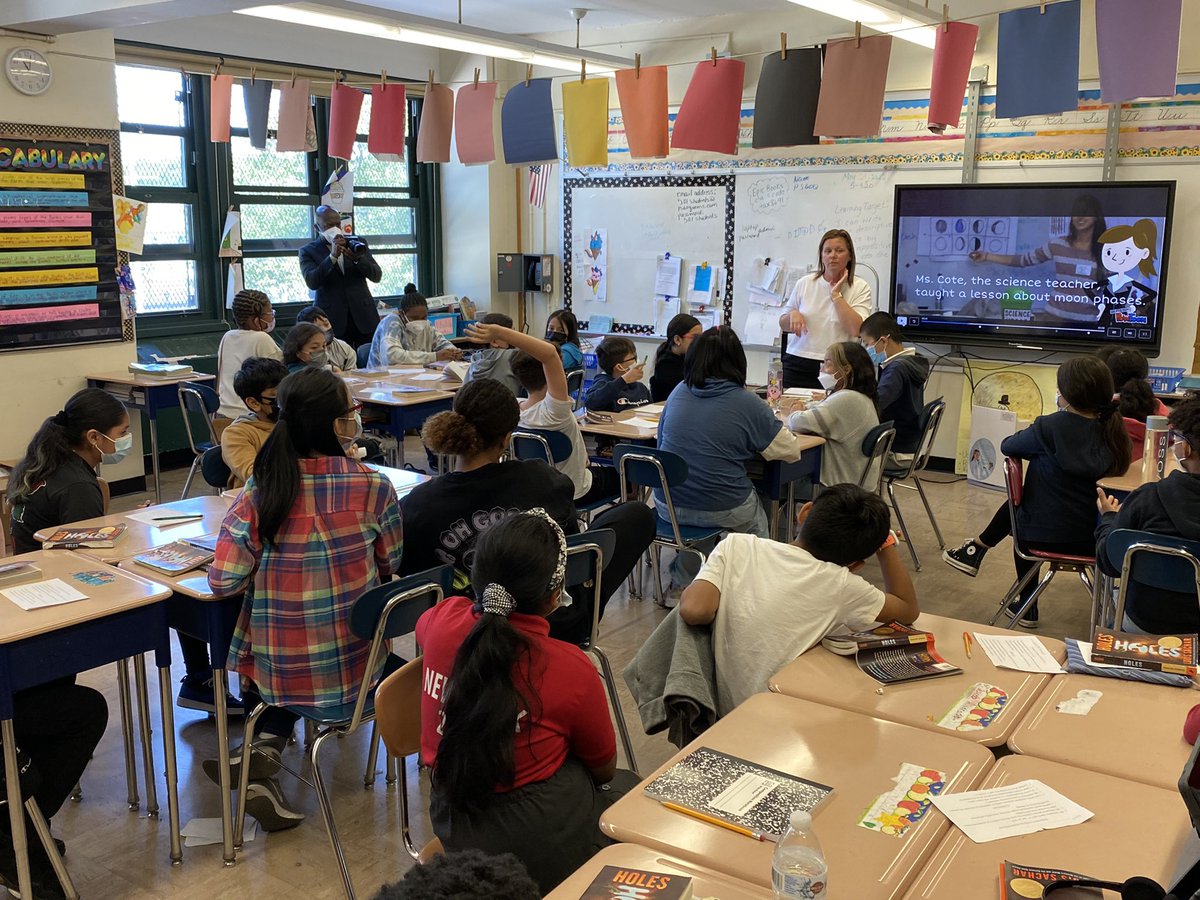 Stpcardiff's tweet photo. We've loved joining @TheWritingRevol lessons at @PS60queens.
@StCadocsCardiff 
@WG_Education @TuringScheme_UK @ISLCymru https://t.co/JO2LKD5TNp