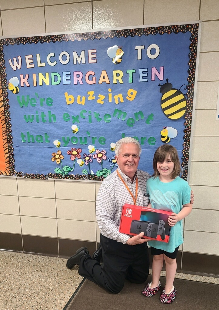 The pretzel fundraiser was a huge success! The students sold over 24,000 pretzels and profited almost $12,000 dollars. Pictured are Keaton Tricker, top sales person, winning the trip to Kalahari for his family and Gracelynn Kasner, winning a Nintendo Switch.  Thanks to everyone!