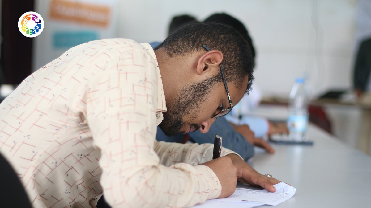 yldfyemen's tweet photo. يفتقد أغلب خريجي الجامعات في #اليمن لمهارات أساسية ممكن أن تجعل رحلة بحثهم عن عمل أكثر سهولة ونتائجها أفضل.
في حال علمت بأن هناك برنامج هدفه تهيئتك بشكل أفضل لسوق العمل، ماذا سيكون قرارك؟ 🔥
ترقبووووو❗️✌️
#صدى_الشباب #EPIC #YLDF https://t.co/BAHCHzCWr3