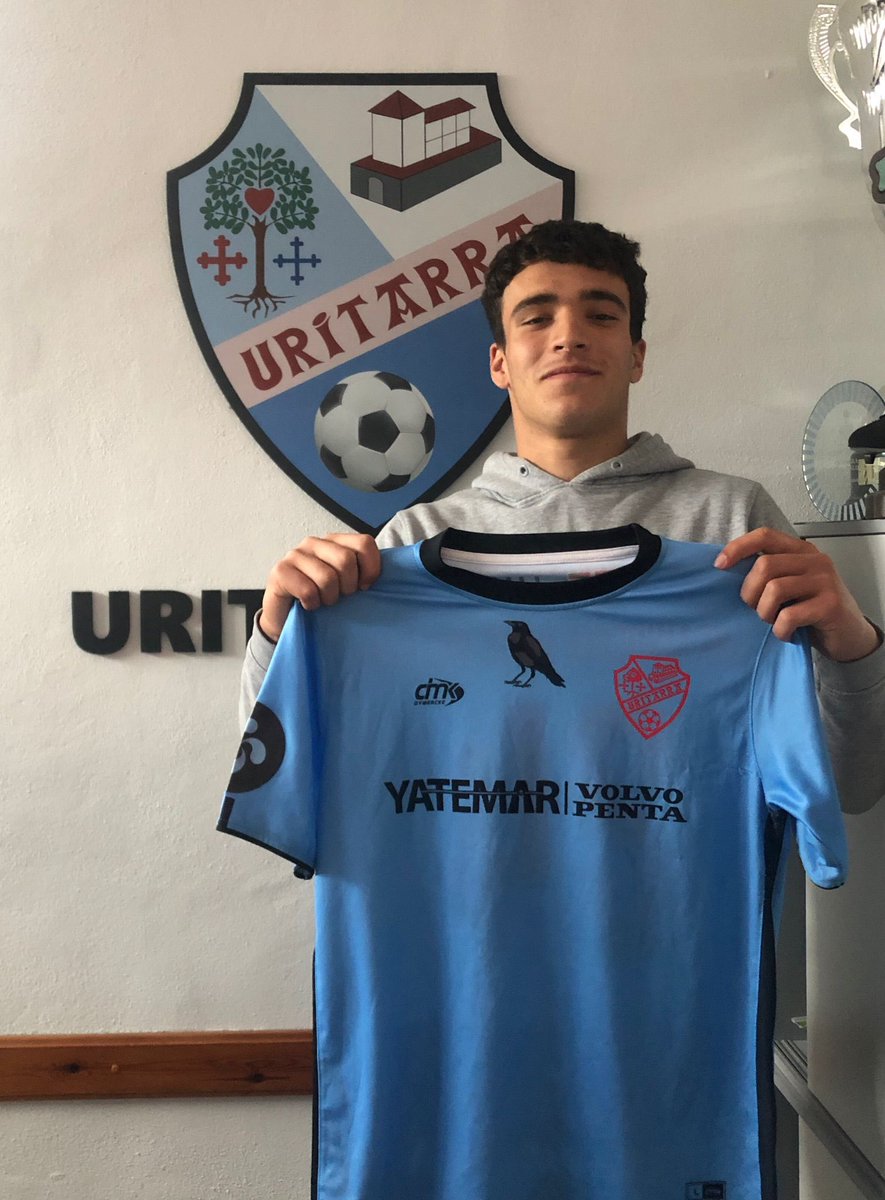 uritarrakt's tweet photo. Nuestro primer fichaje, Raúl Bombín, ya luce nuestra camiseta https://t.co/Ey6ljXJCVJ