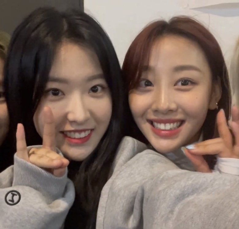 tiny_hyeju's tweet image. 🐺🤍🦢 #HappyYvesDay