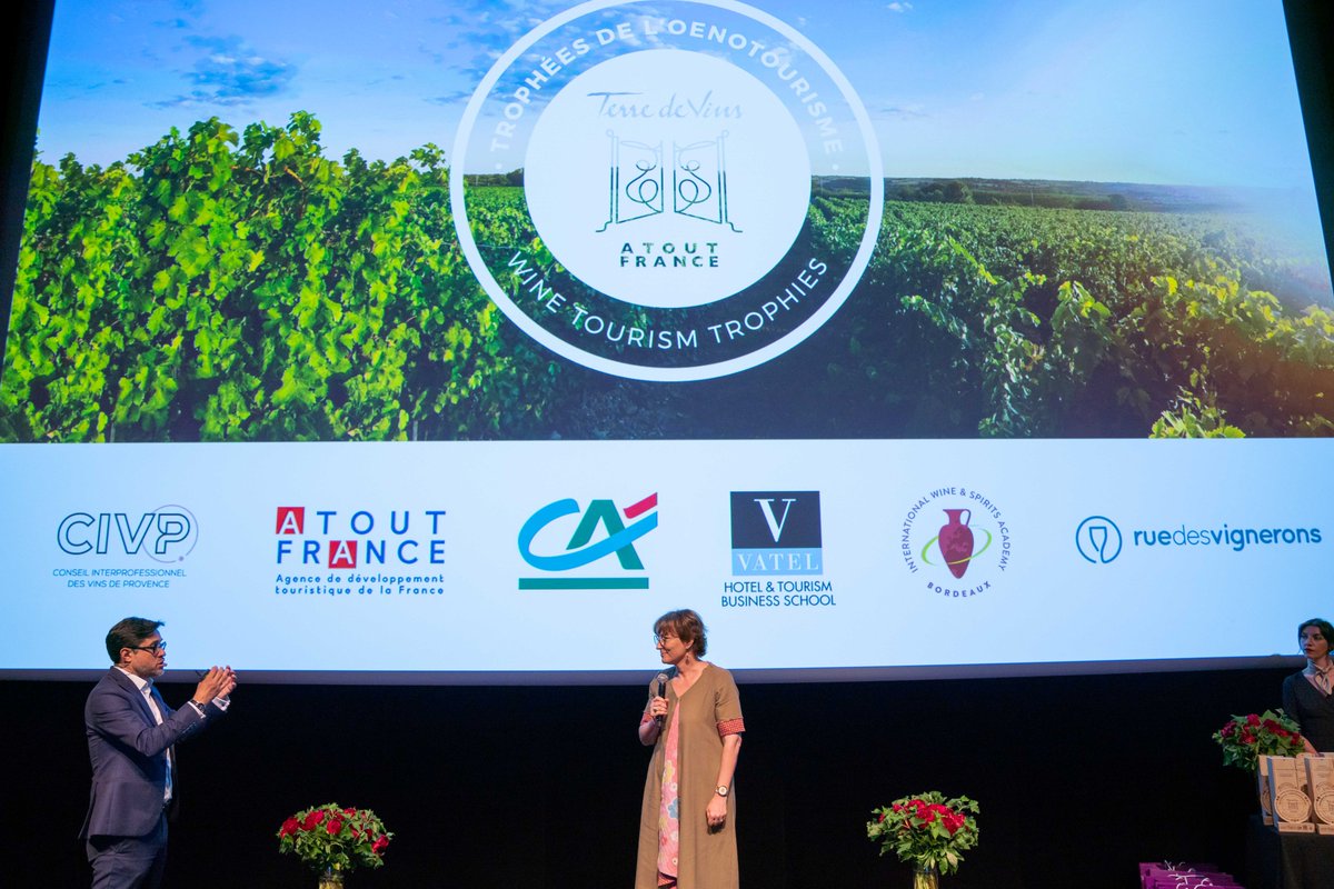 Atout France a organisé, en partenariat avec <a href="/TerredeVins/">Terre de Vins</a>, la 4e édition des Trophées de l'Œnotourisme, seule compétition récompensant les propriétés de chaque région viticole française pour l'excellence de leurs prestations œnotouristiques !