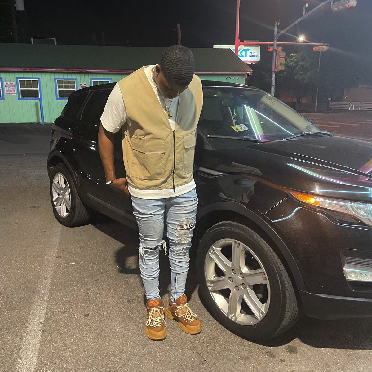treezyhendrix's tweet image. more money more problems
prolly the realest statement